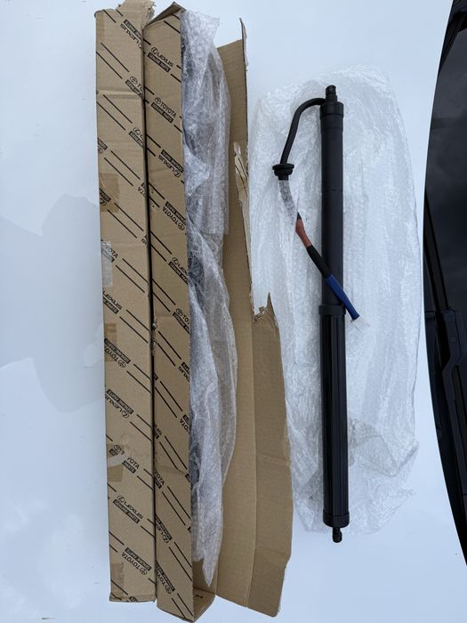 Електрически амортисьори за багажник Lexus UX