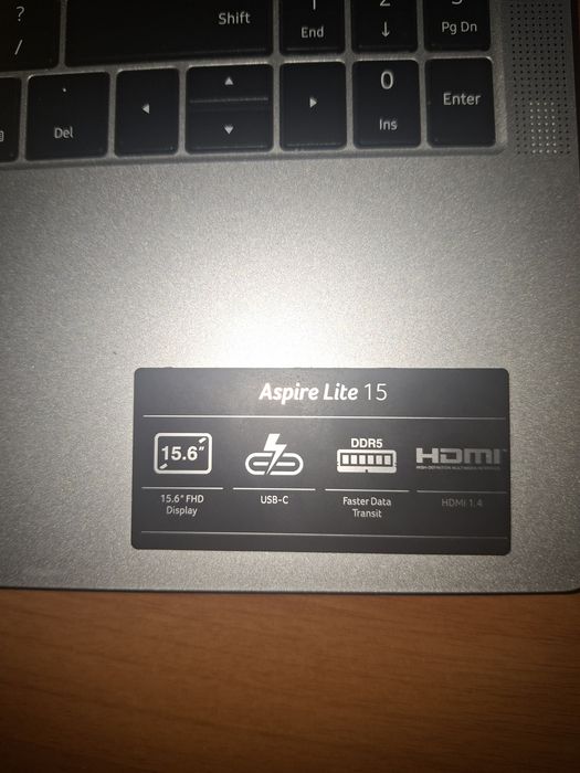 Vând laptop Acer Aspire 512GB 8GB RAM , 2590lei negociabil