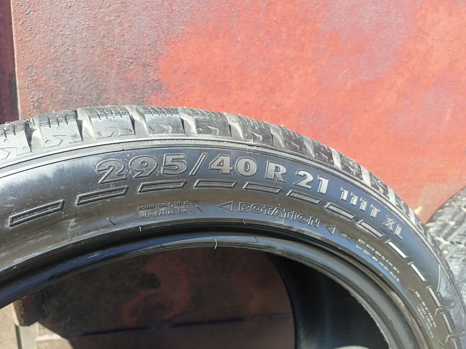 Шины зимние Б/У  295/40 R21