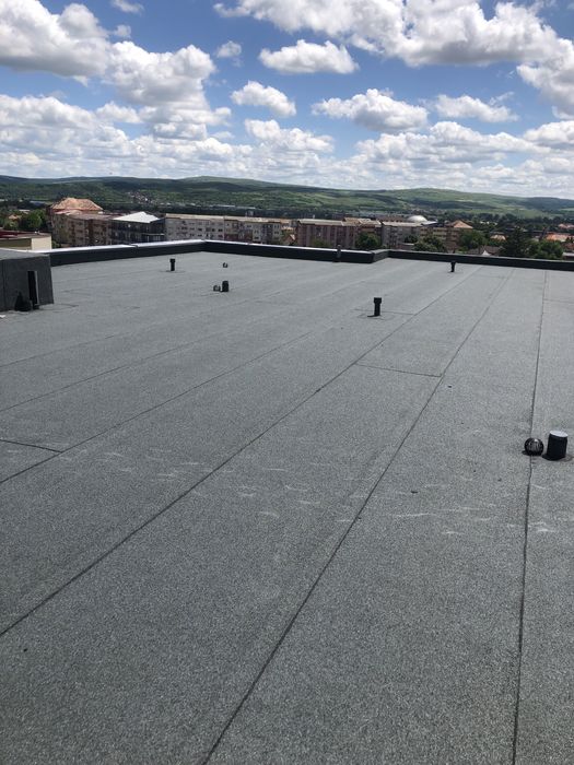 Reparatii acoperisuri /jgheaburi /hidroizolatii