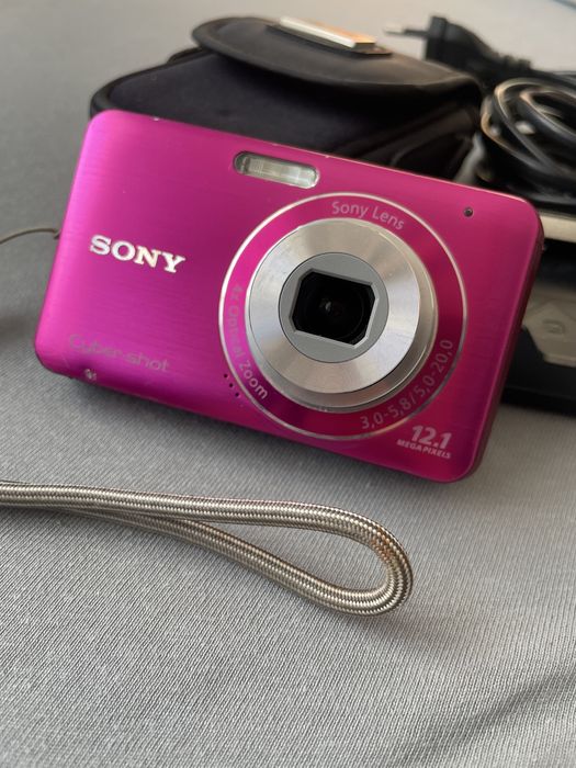 Aparat Foto Digital SONY Cyber-Shot 12.1MP 5x Zoom, 16GB Senzor CCD
