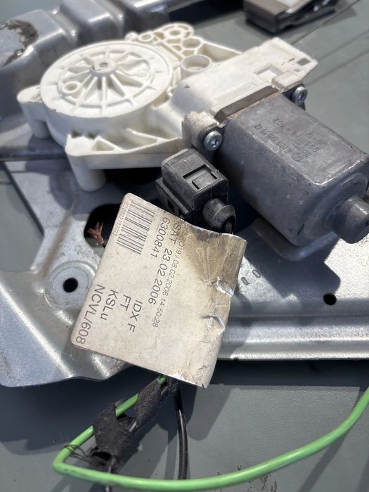 Macara geam dreapta față electrică A9067200146RH Mercedes-Benz
