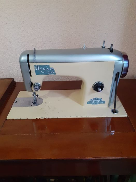 Vânzări mașină de cusut