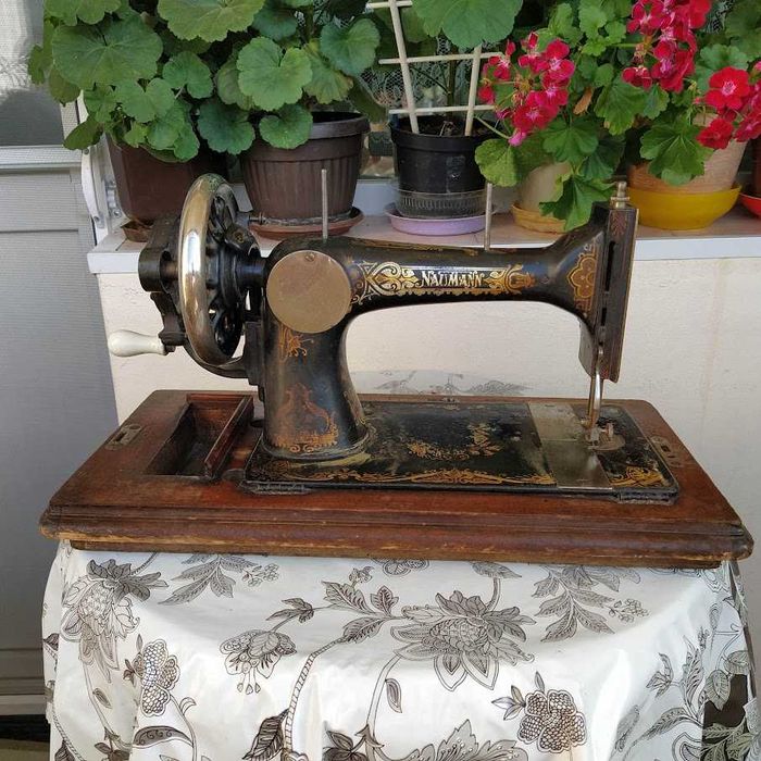 Продавам ретро шевна и пишеща машини, ретро стеги