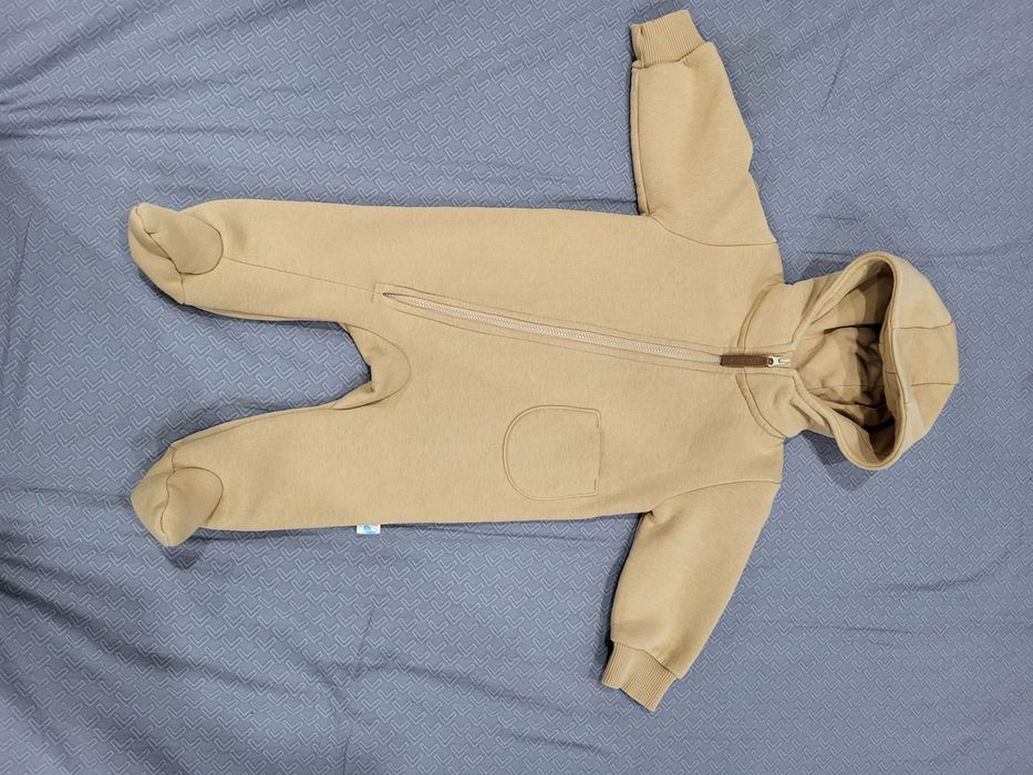 Продам димнесезонные комбинезоны.