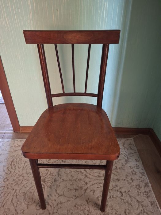 Продам 3 классических деревянных стула