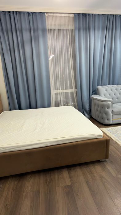 Двуспальная кровать