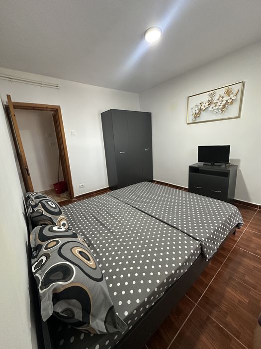 apartament 3 camere de inchiriat