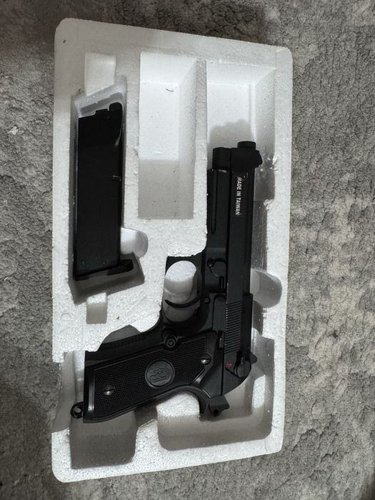 Airsoft KJ WORKS M9A1 bareta