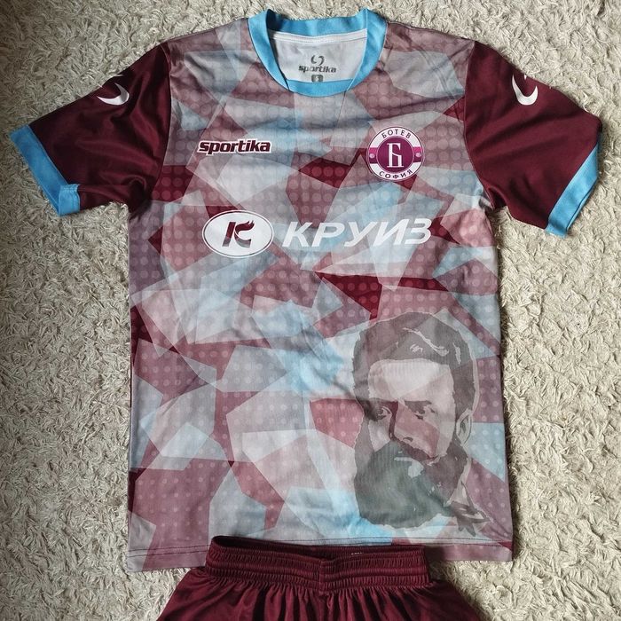 Футболен екип Ботев