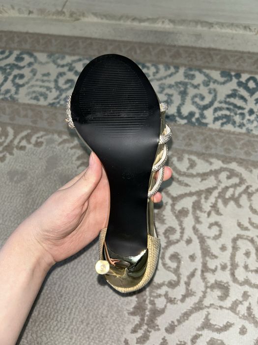 Продам новые туфли 38 размера