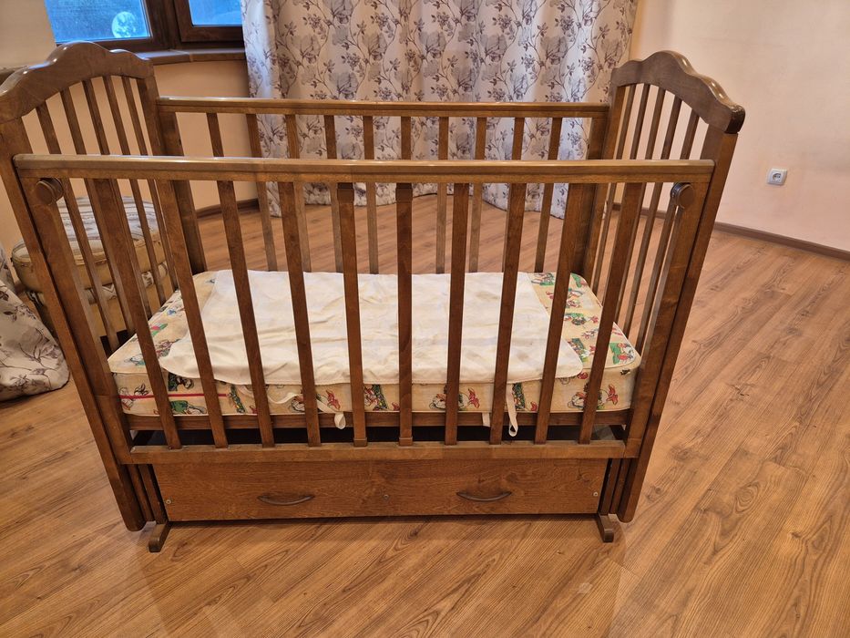 Маятниковый детский манеж