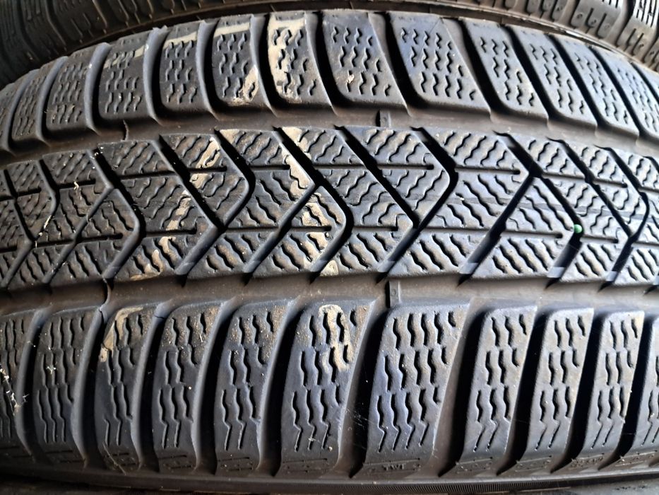 Anvelope second iarna 225 55 R17 Pirelli RFT* 2024