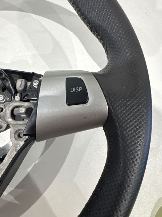 Toyota Auris кожен волан Тойота Аурис