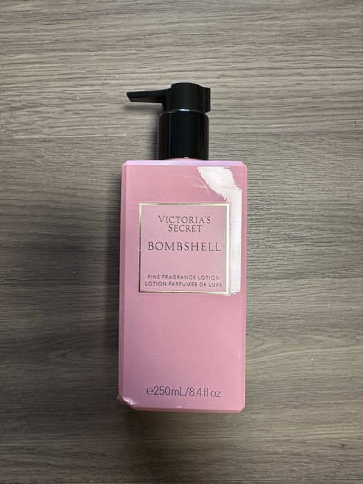 Чисто нов!! 100% Оригинален комплект Victoria’s Secret Bombshell