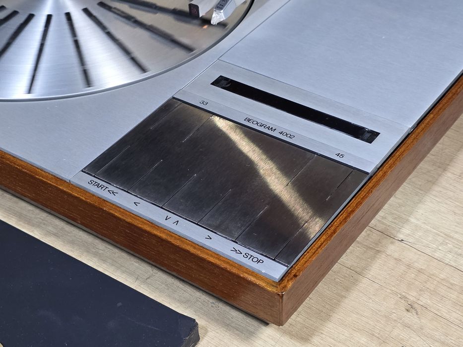 Pick-up BANG & OLUFSEN BEOGRAM 4002, full automatic, hi-end vintage, lemn, aluminiu brut, doza mmc3000