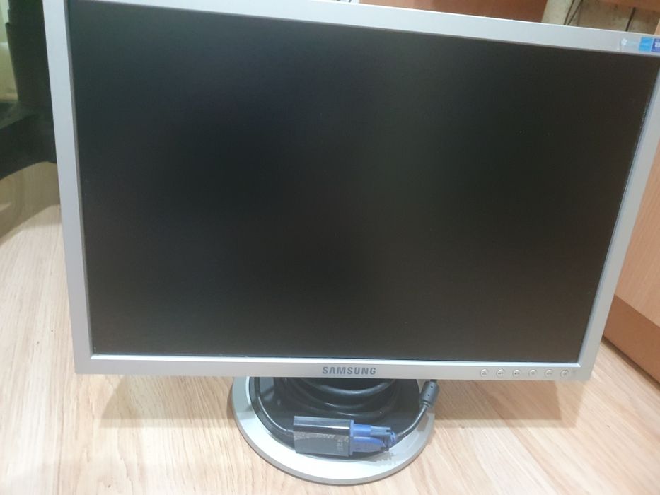 Монитор Samsung (SyncMaster) торг уместен