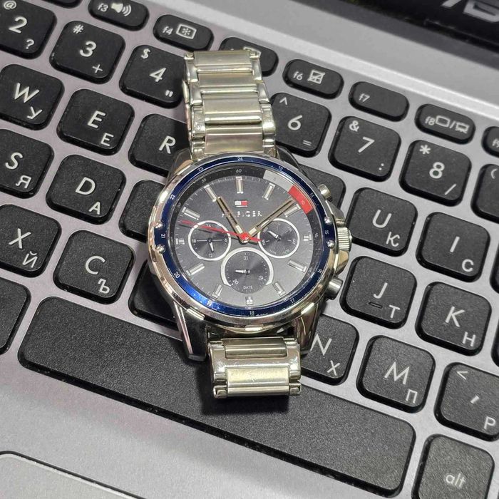 Часовник Tommy Hilfiger