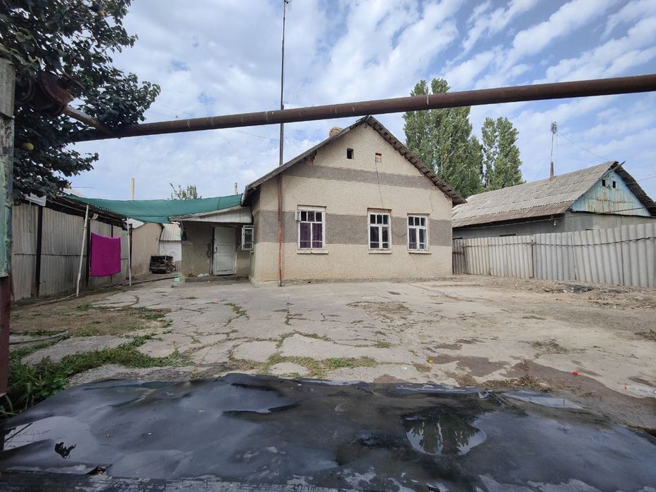 Hovli uy sotiladi 8sotu