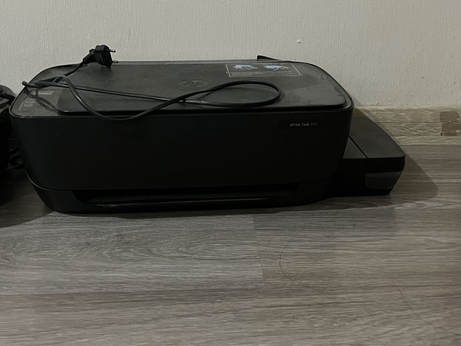 Принтер черный hp
