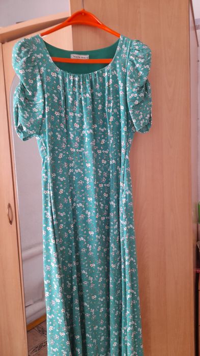 Продам платья на девочку подростка.