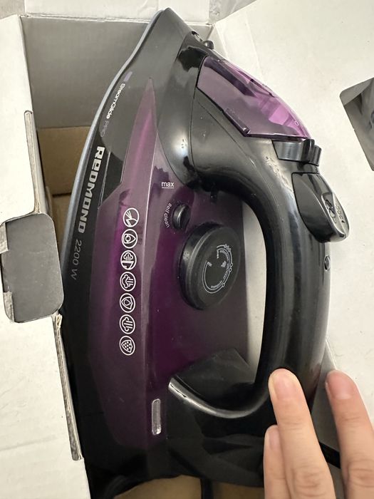 Утюг Redmond RI-C257 паровой