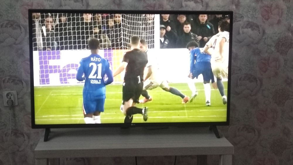 Продам телевизор Lg(109)см