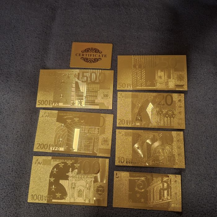 Позлатени евро банкноти