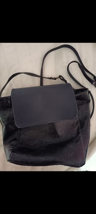 Rucsac/geantă neagră lucioasă