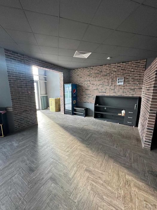 PJ Vand spatiu comercial langa BMW in Floresti 98mp