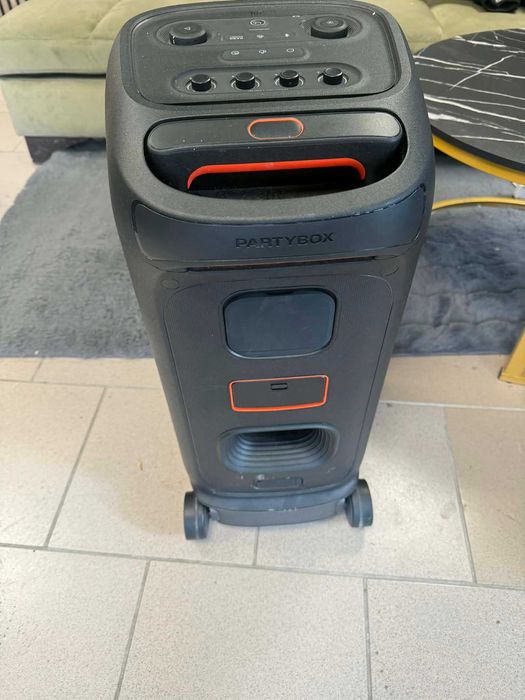 Продавам JBL Pary Box 320