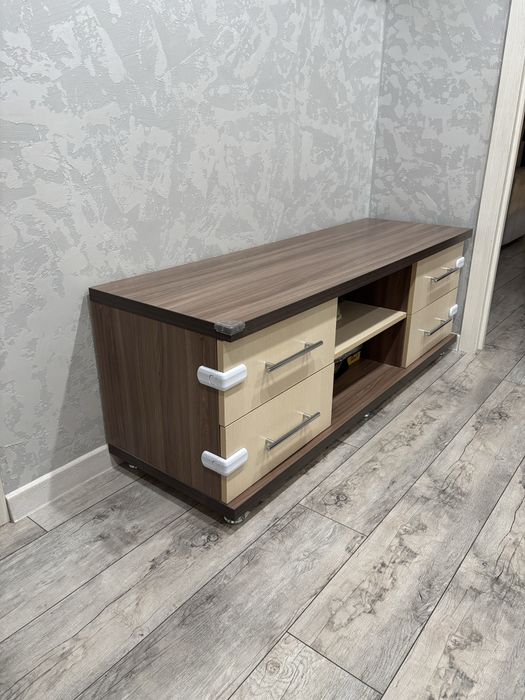 Продам тумбу под телевизор