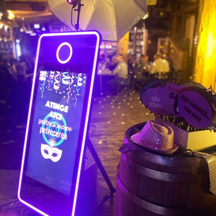 Oglindă Foto Magică & Cabină Foto - Închirieri pentru Nunți/Evenimente