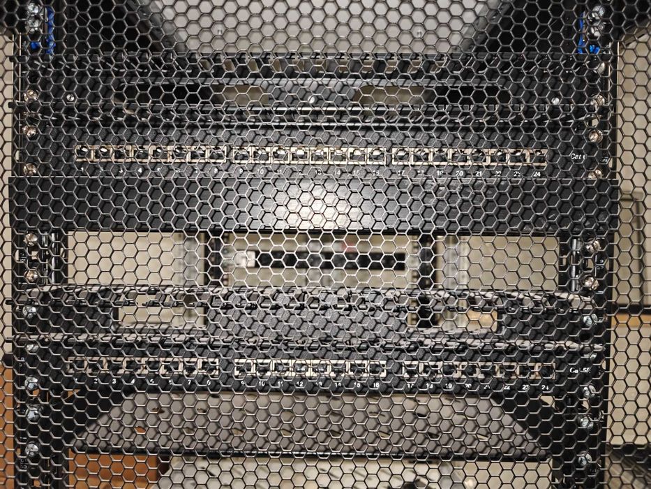 Сървърен / Rack шкаф Rittal 105x80x205 см – висок клас