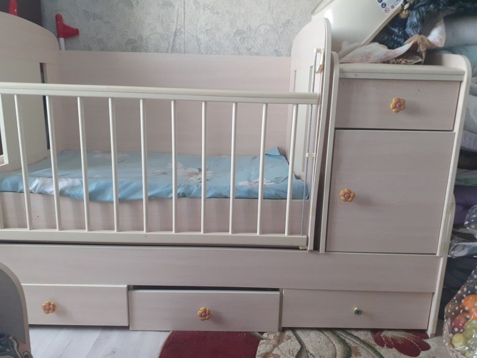 Манеж детский с полками