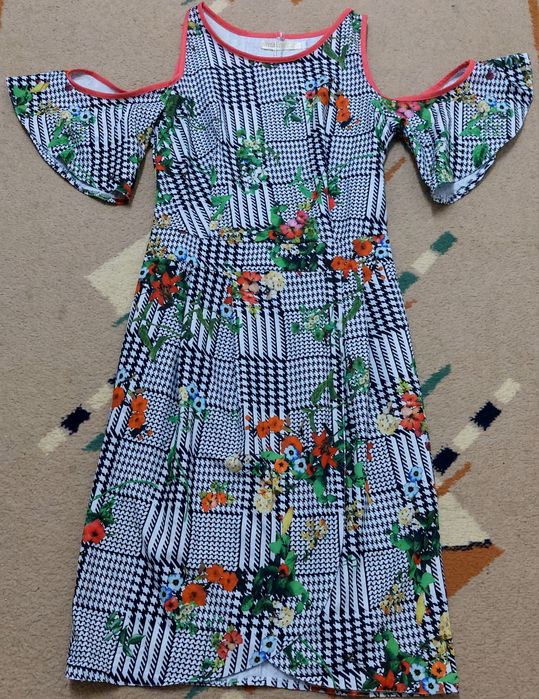 Все платья по 1000 тг