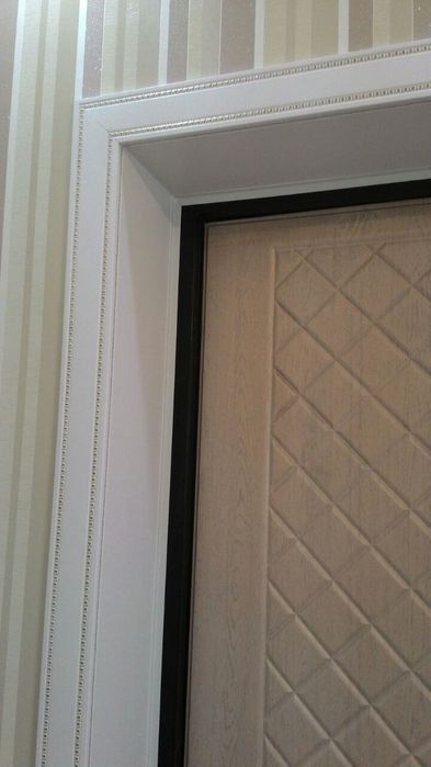 Установка входных дверей.