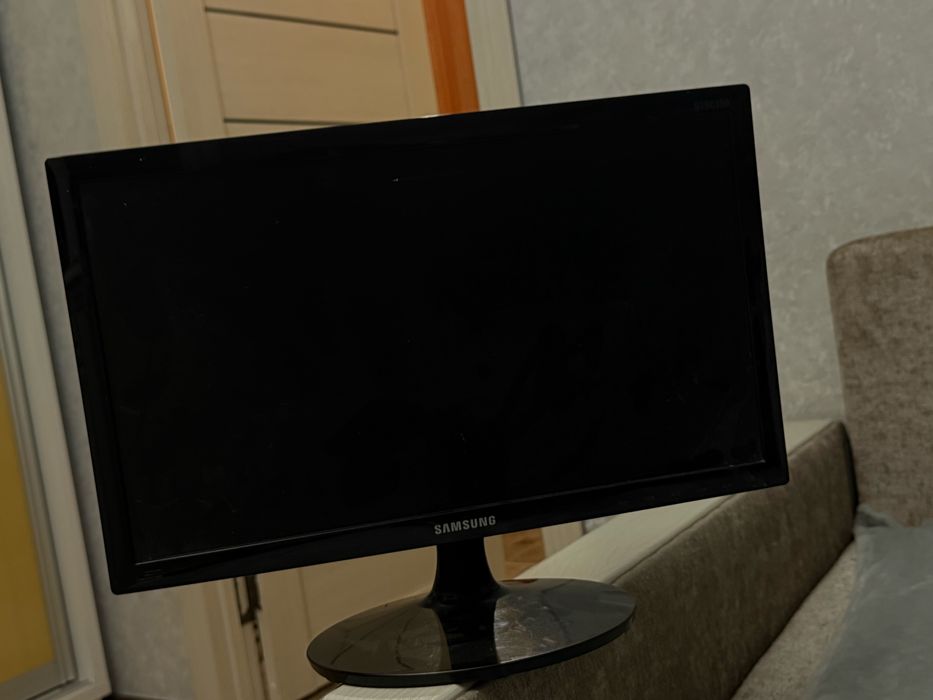 Монитор samsung LS19C150NS