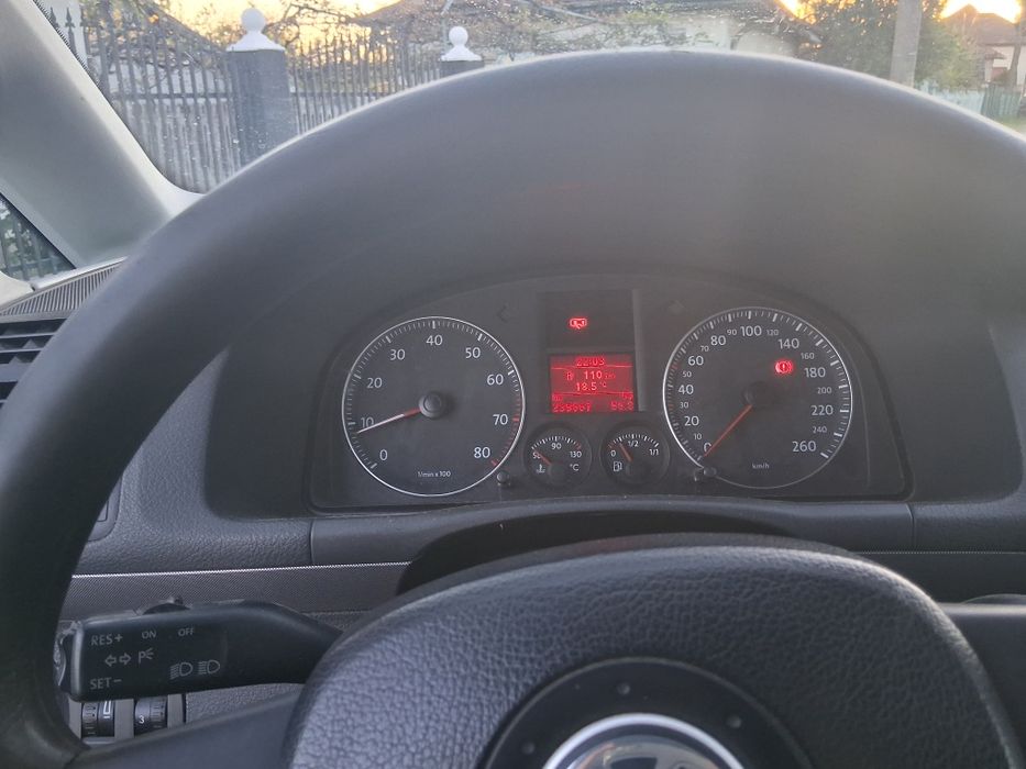 Vând vw touran 2004