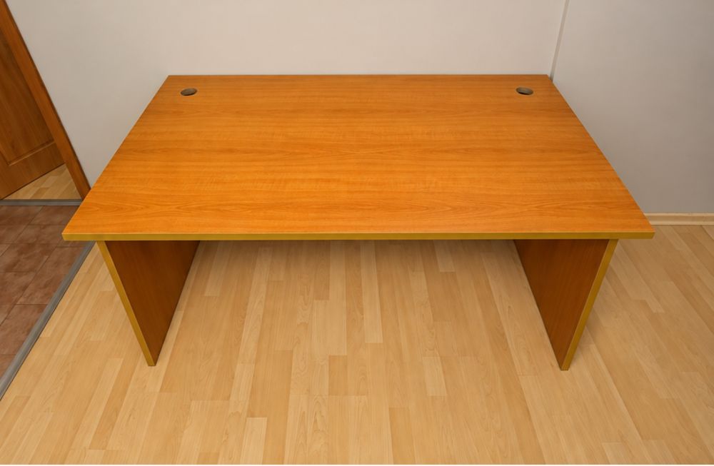 Бюро 150 × 75 × 75 см
