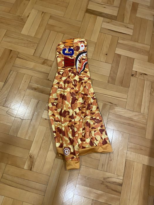 Продавам Суичър Bape Jacket