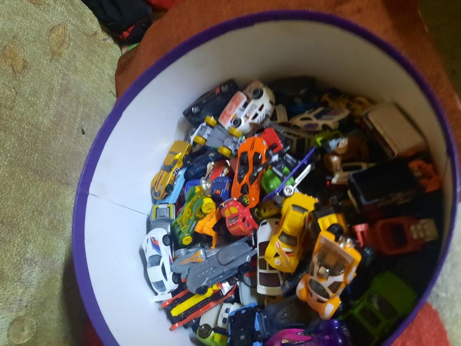 Машинки HOT Weels