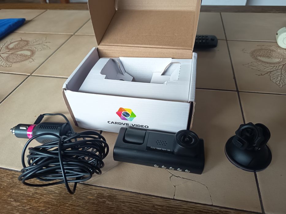 Vând camera auto nouă