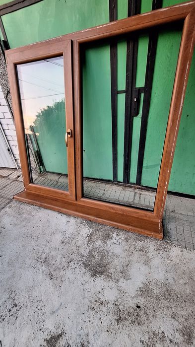 PVC дограма златен дъб