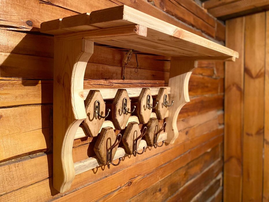 вешалки из дерева