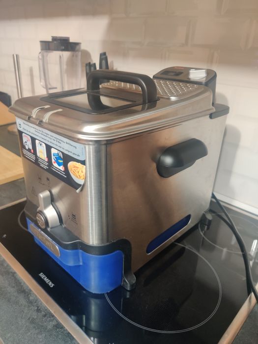 Фритюрник Tefal с филтър и контейнер.