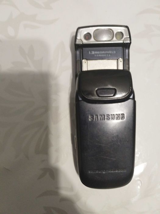 Самсунг D 500 не