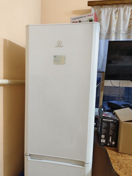 Продам холодильник INDESIT рабочий, бесшумныйб/у