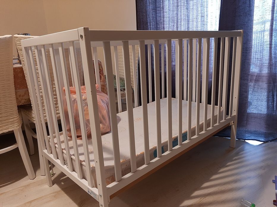 Бебешка кошара с матрак в отлично състояние