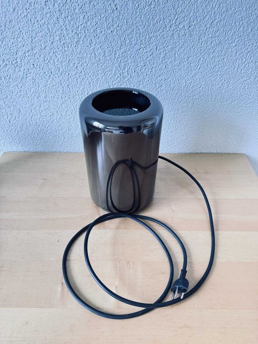 Работна станция Apple Mac Pro 6.1 Late 2013 E5 3.7GHz/32GB DDR3/D300